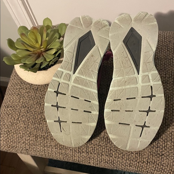 Hoka One One Mach 4 Women's Fuchsia Athletic Shoes - Picture 11 of 11